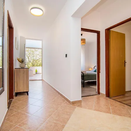 Mare With Pool Villa Nadin