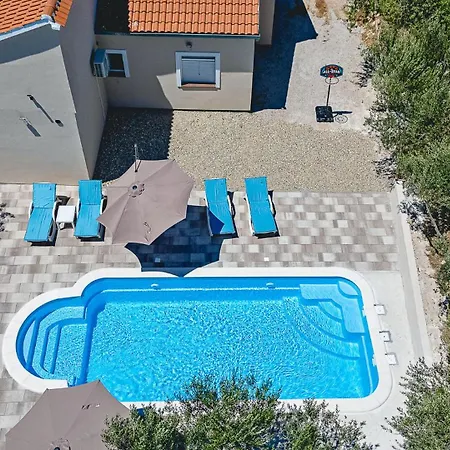 וילה Mare With Pool Nadin